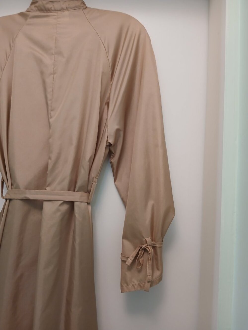 Vintage 60s Saks Fifth Avenue Aqua Sheen Tan/Gold Belted Raincoat Trench Sz M - Picture 11 of 15
